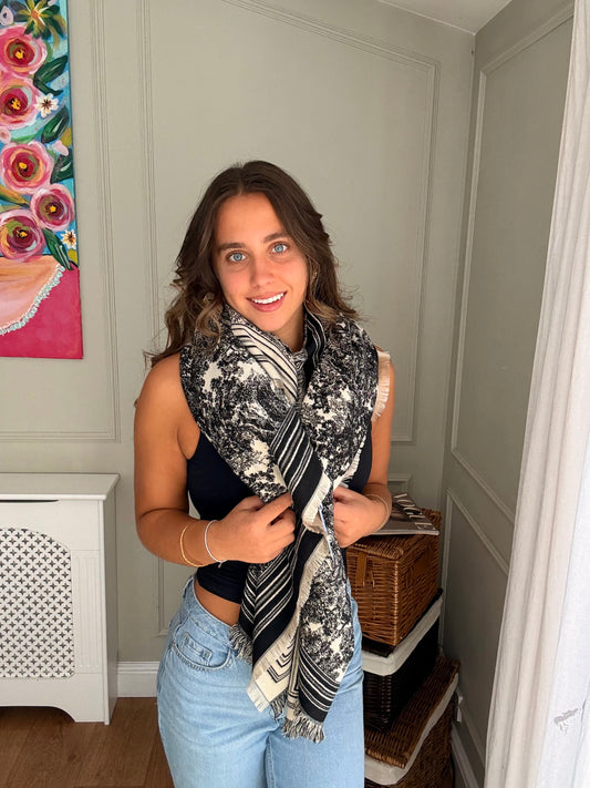 Thick Scarf with Frayed Edges - Black
