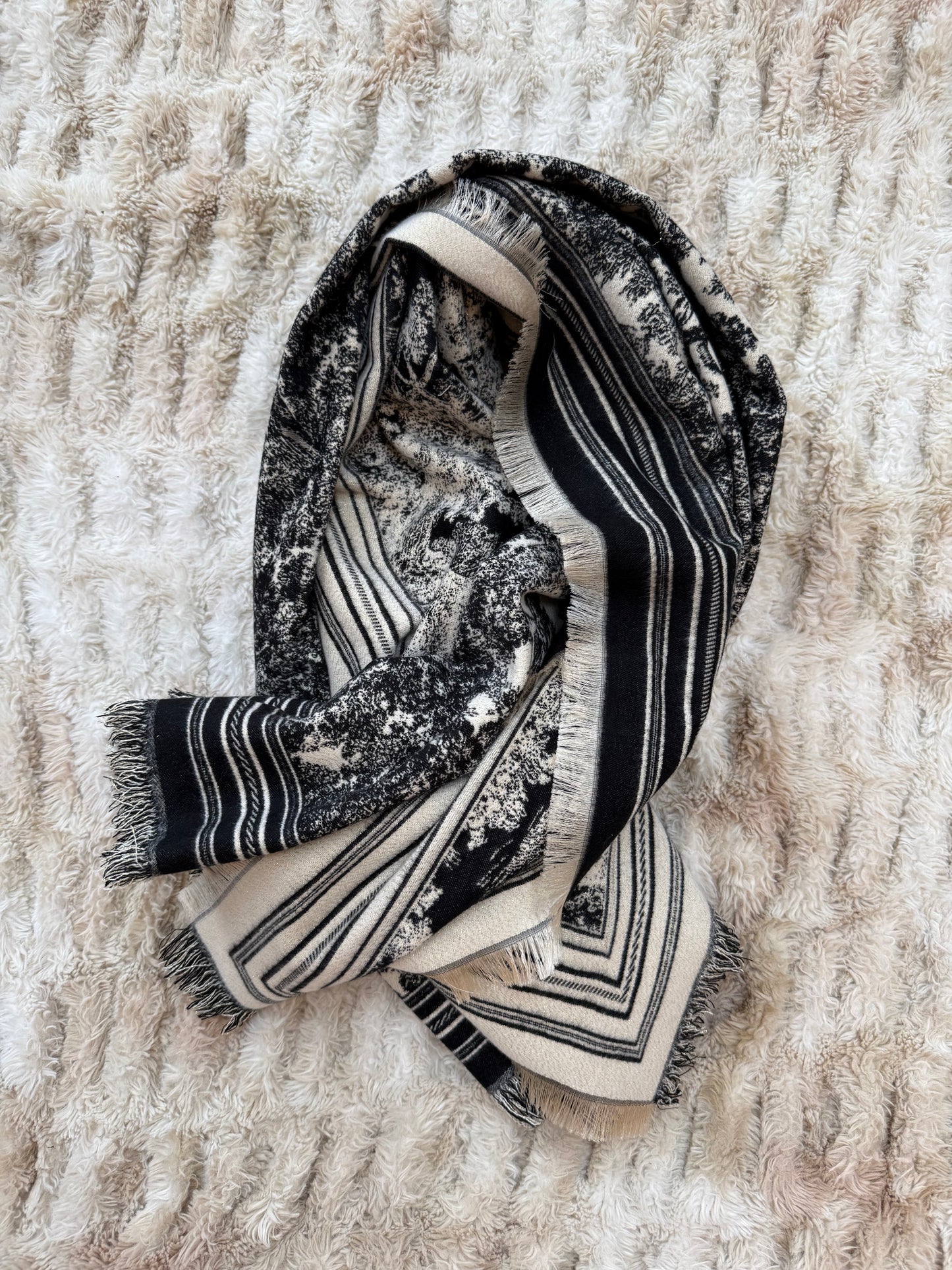 Thick Scarf with Frayed Edges - Black