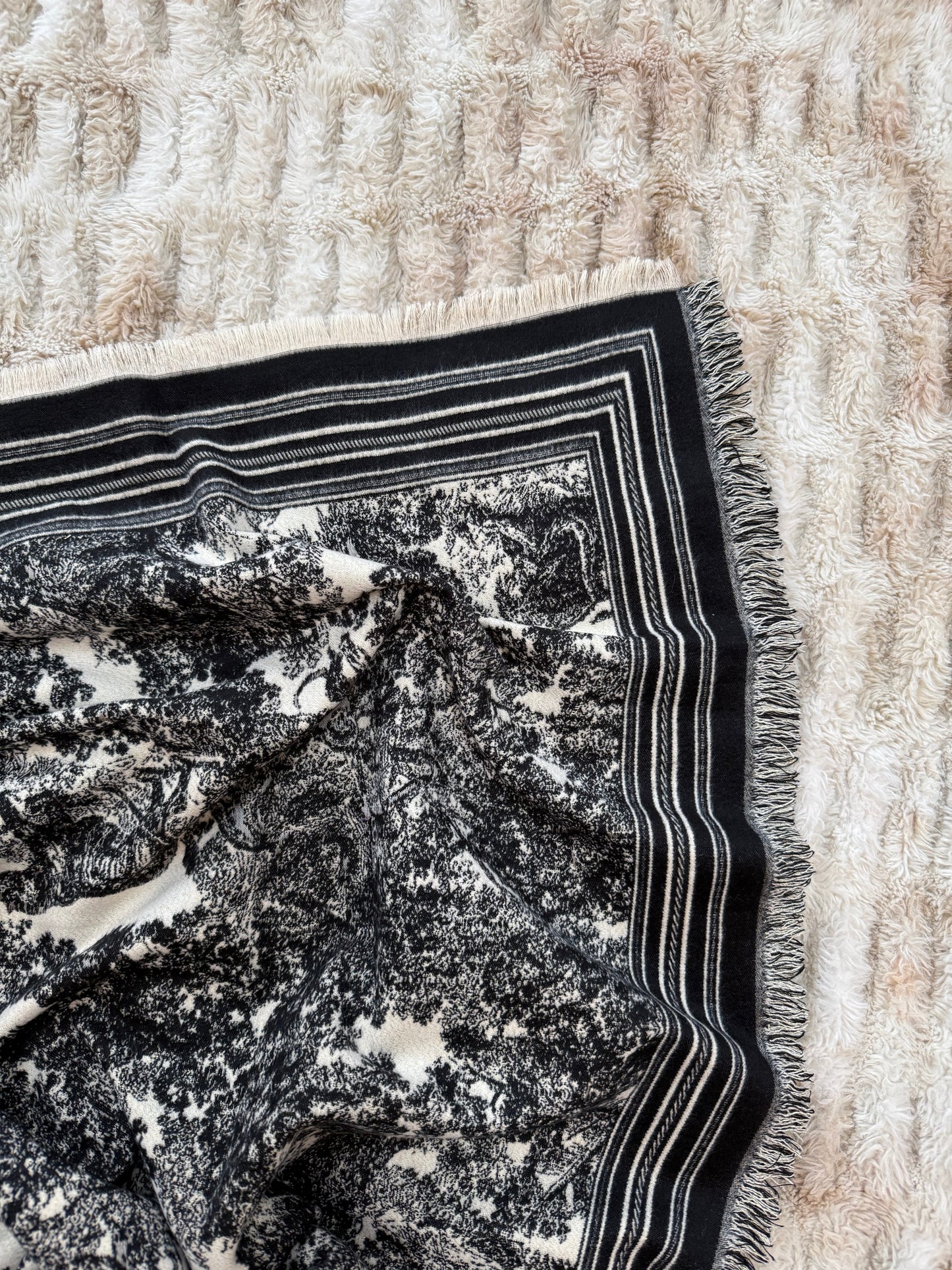 Thick Scarf with Frayed Edges - Black